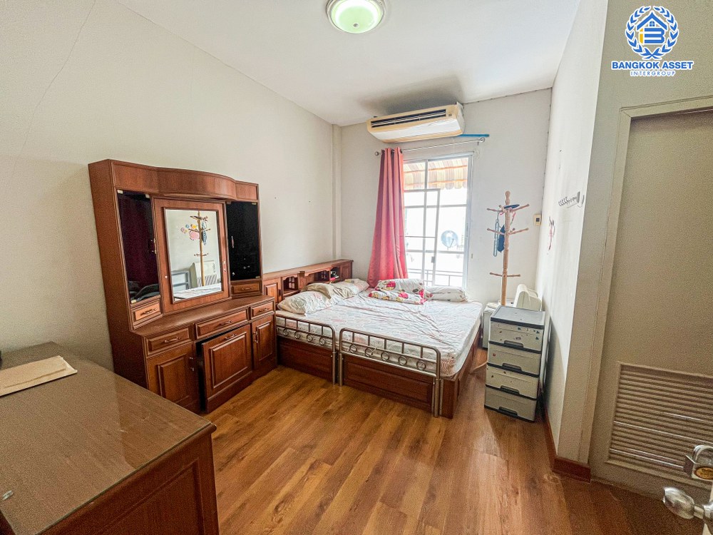 *****ทาวน์โฮมมือสอง โครงการ บ้านกลางเมือง ลาดพร้าว-โชคชัย4 เนื้อที่ 21.90 ตร.ว. ฟังก์ชัน 3 ห้องนอน 4 ห้องน้ำ สภาพพร้อมเข้าอยู่ บนทำเลแห่งศักยภาพที่หลายคนตามหา เชื่อมต่อถนนเลียบทางด่วนเอกมัย-รามอินทรา ใกล้เซ็นทรัลอีสต์วิว และรถไฟฟ้าสายสีเหลือง "สถานีโชคชัย 4"