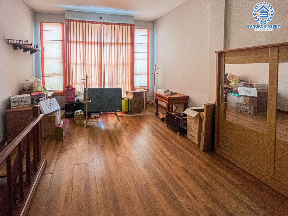 *****ทาวน์โฮมมือสอง โครงการ บ้านกลางเมือง ลาดพร้าว-โชคชัย4 เนื้อที่ 21.90 ตร.ว. ฟังก์ชัน 3 ห้องนอน 4 ห้องน้ำ สภาพพร้อมเข้าอยู่ บนทำเลแห่งศักยภาพที่หลายคนตามหา เชื่อมต่อถนนเลียบทางด่วนเอกมัย-รามอินทรา ใกล้เซ็นทรัลอีสต์วิว และรถไฟฟ้าสายสีเหลือง "สถานีโชคชัย 4"