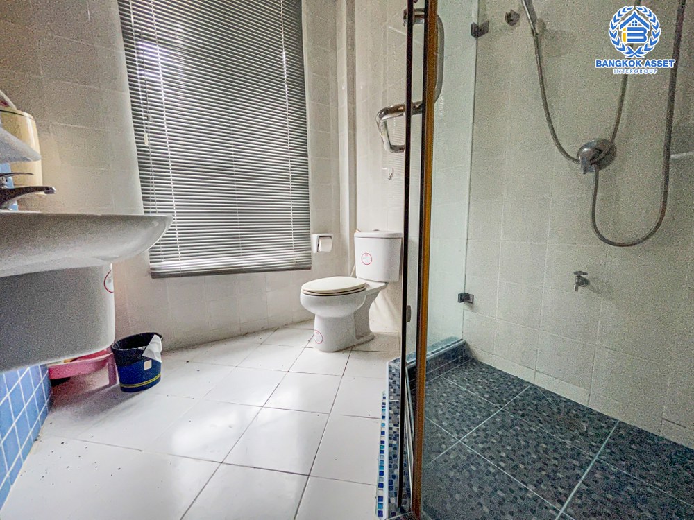 *****ทาวน์โฮมมือสอง โครงการ บ้านกลางเมือง ลาดพร้าว-โชคชัย4 เนื้อที่ 21.90 ตร.ว. ฟังก์ชัน 3 ห้องนอน 4 ห้องน้ำ สภาพพร้อมเข้าอยู่ บนทำเลแห่งศักยภาพที่หลายคนตามหา เชื่อมต่อถนนเลียบทางด่วนเอกมัย-รามอินทรา ใกล้เซ็นทรัลอีสต์วิว และรถไฟฟ้าสายสีเหลือง "สถานีโชคชัย 4"