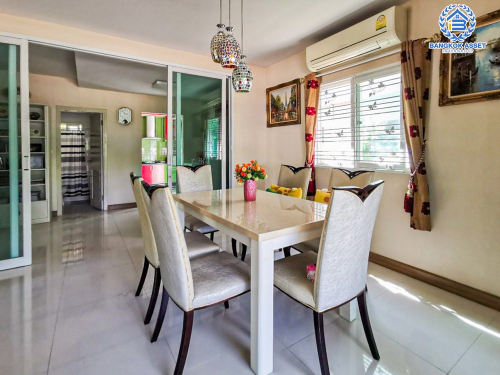 *****บ้านเดี่ยวมือสอง โครงการ พฤกษาทาวน์ เพชรเกษม81 หลังมุม เนื้อที่ 52.10 ตร.ว. ฟังก์ชัน 4 ห้องนอน 2 ห้องน้ำ 1 ที่จอดรถ ต่อเติมห้องสำหรับผู้สูงอายุ ตัวบ้านอยู่โซนใกล้สวนโครงการ ภายในสภาพสวยพร้อมอยู่ บนทำเลเดินทางสะดวกเชื่อมต่อหลากหลายเส้นทาง ใกล้เดอะมอลล์บางแค