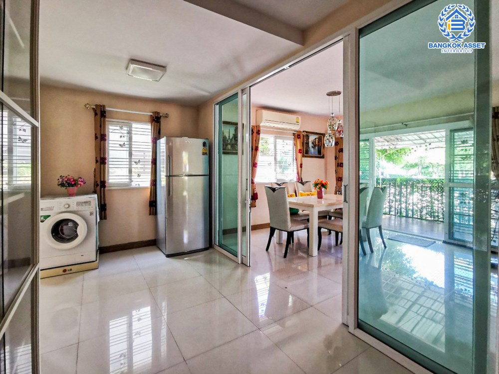 *****บ้านเดี่ยวมือสอง โครงการ พฤกษาทาวน์ เพชรเกษม81 หลังมุม เนื้อที่ 52.10 ตร.ว. ฟังก์ชัน 4 ห้องนอน 2 ห้องน้ำ 1 ที่จอดรถ ต่อเติมห้องสำหรับผู้สูงอายุ ตัวบ้านอยู่โซนใกล้สวนโครงการ ภายในสภาพสวยพร้อมอยู่ บนทำเลเดินทางสะดวกเชื่อมต่อหลากหลายเส้นทาง ใกล้เดอะมอลล์บางแค