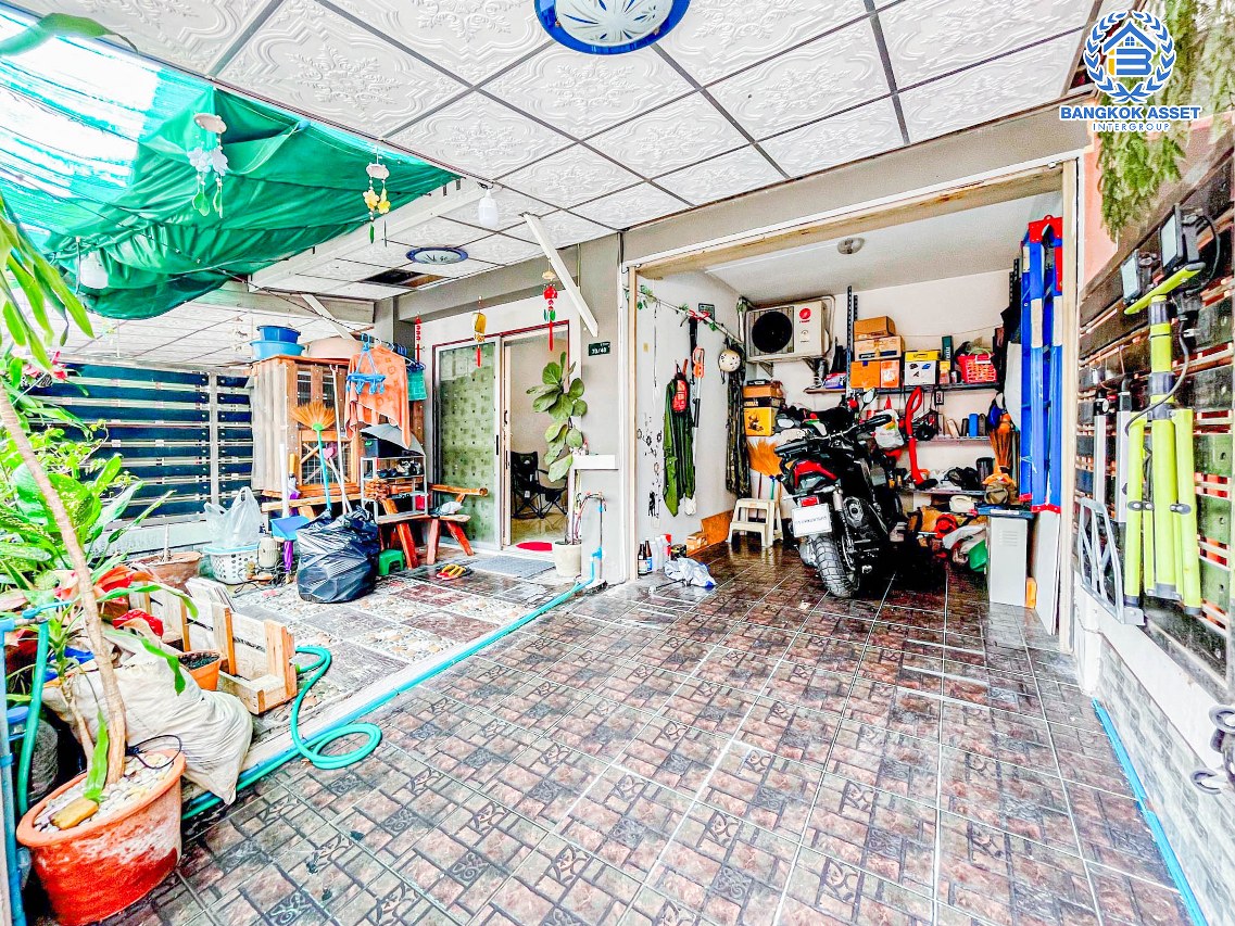 *****ทาวน์เฮ้าส์มือสองนนทบุรี โครงการ พฤกษา39 กาญจนาภิเษก เนื้อที่ 19.5 ตร.ว. ฟังก์ชัน 4 ห้องนอน 2 ห้องน้ำ 1 ที่จอดรถ บ้านสภาพดี บนทำเลแห่งการเดินทาง เชื่อมต่อ ถนนกาญจนาภิเษก, ถนนรัตนาธิเบศร์ ใกล้รถไฟฟ้าสายสีม่วง "สถานีตลาดบางใหญ่" และทางด่วน "ศรีรัช"