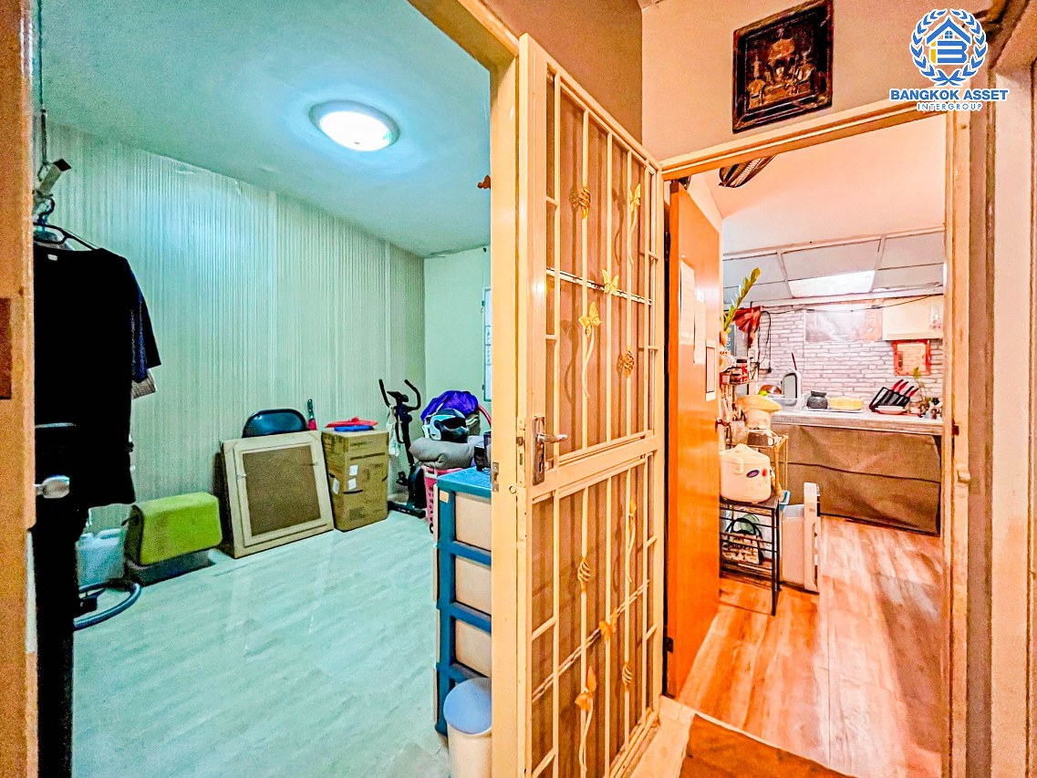 *****ทาวน์เฮ้าส์มือสองนนทบุรี โครงการ พฤกษา39 กาญจนาภิเษก เนื้อที่ 19.5 ตร.ว. ฟังก์ชัน 4 ห้องนอน 2 ห้องน้ำ 1 ที่จอดรถ บ้านสภาพดี บนทำเลแห่งการเดินทาง เชื่อมต่อ ถนนกาญจนาภิเษก, ถนนรัตนาธิเบศร์ ใกล้รถไฟฟ้าสายสีม่วง "สถานีตลาดบางใหญ่" และทางด่วน "ศรีรัช"