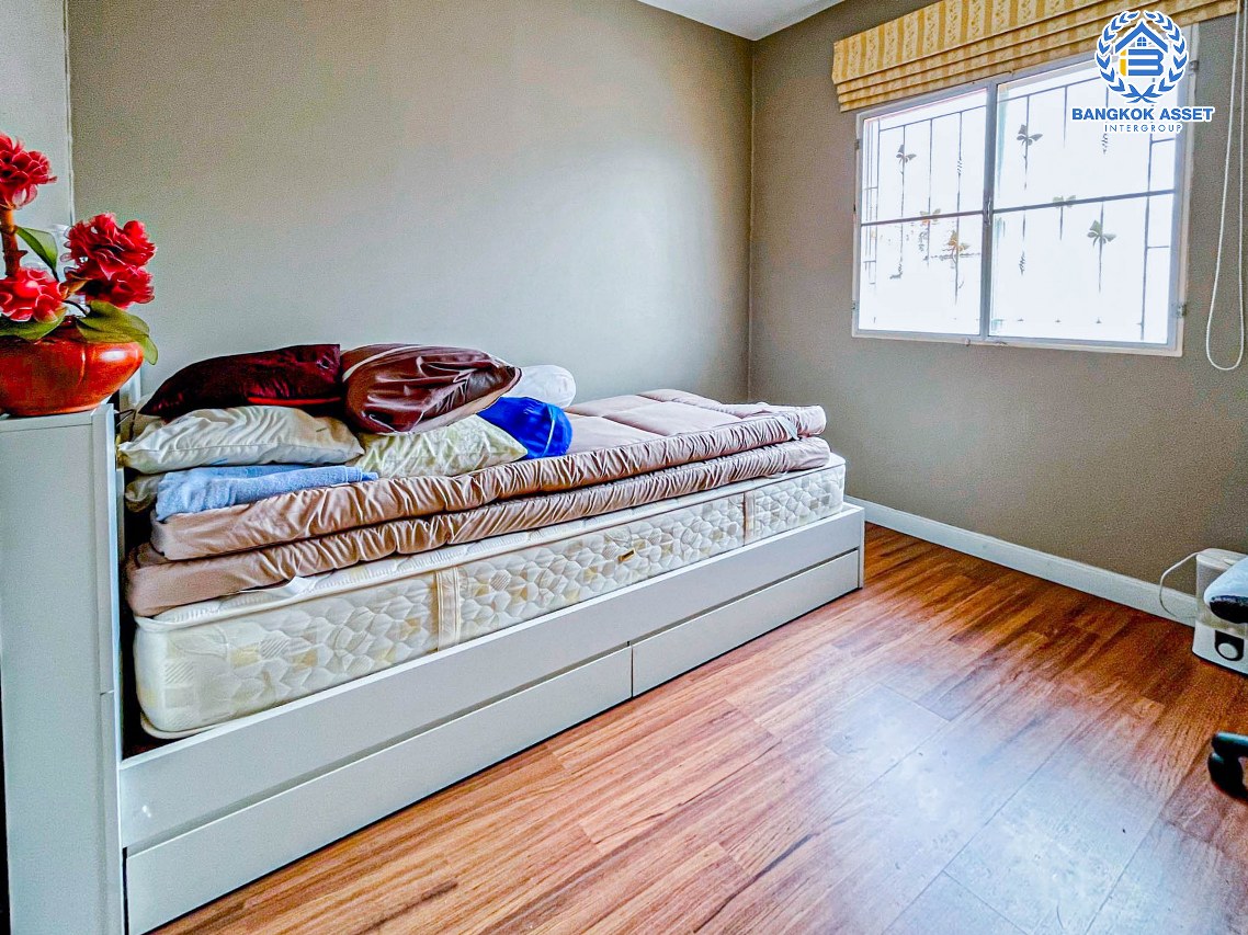 *****ทาวน์เฮ้าส์มือสองนนทบุรี โครงการ พฤกษา39 กาญจนาภิเษก เนื้อที่ 19.5 ตร.ว. ฟังก์ชัน 4 ห้องนอน 2 ห้องน้ำ 1 ที่จอดรถ บ้านสภาพดี บนทำเลแห่งการเดินทาง เชื่อมต่อ ถนนกาญจนาภิเษก, ถนนรัตนาธิเบศร์ ใกล้รถไฟฟ้าสายสีม่วง "สถานีตลาดบางใหญ่" และทางด่วน "ศรีรัช"