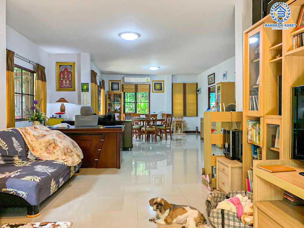 *****บ้านเดี่ยวมือสอง โครงการ นาราวดี พุทธมณฑลสาย4 หลังมุม เนื้อที่ 68.30 ตร.ว. ฟังก์ชัน 4 ห้องนอน 3 ห้องน้ำ 2 ที่จอดรถ บ้านภาพสวยเหมือนใหม่ พร้อมเข้าอยู่ บรรยากาศร่มรื่น บนทำเลเดินทางสะดวก เชื่อมต่อหลายทายเส้นทาง ทั้งถนนเพชรเกษม ถนนเศรษฐกิจ และถนนพุทธมณฑลสาย4 ใกล้เซ็นทรัล ศาลายา และมหาวิทยาลัยมหิดล