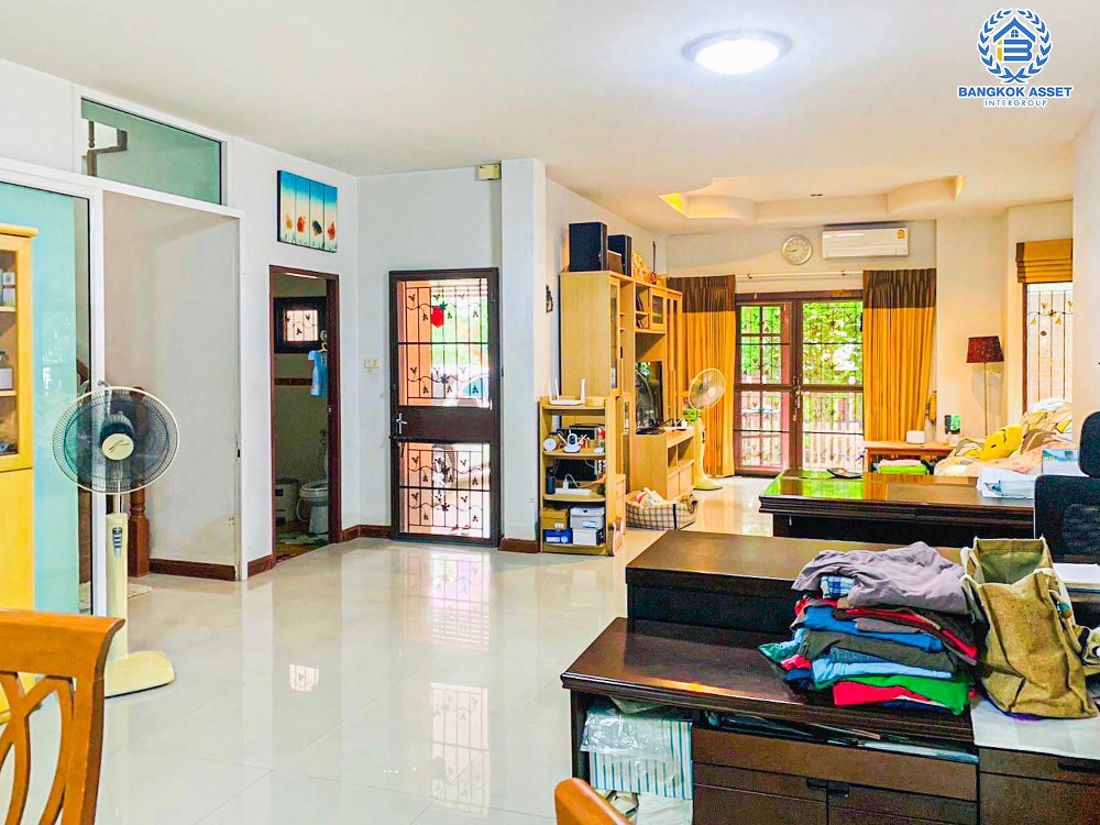 *****บ้านเดี่ยวมือสอง โครงการ นาราวดี พุทธมณฑลสาย4 หลังมุม เนื้อที่ 68.30 ตร.ว. ฟังก์ชัน 4 ห้องนอน 3 ห้องน้ำ 2 ที่จอดรถ บ้านภาพสวยเหมือนใหม่ พร้อมเข้าอยู่ บรรยากาศร่มรื่น บนทำเลเดินทางสะดวก เชื่อมต่อหลายทายเส้นทาง ทั้งถนนเพชรเกษม ถนนเศรษฐกิจ และถนนพุทธมณฑลสาย4 ใกล้เซ็นทรัล ศาลายา และมหาวิทยาลัยมหิดล