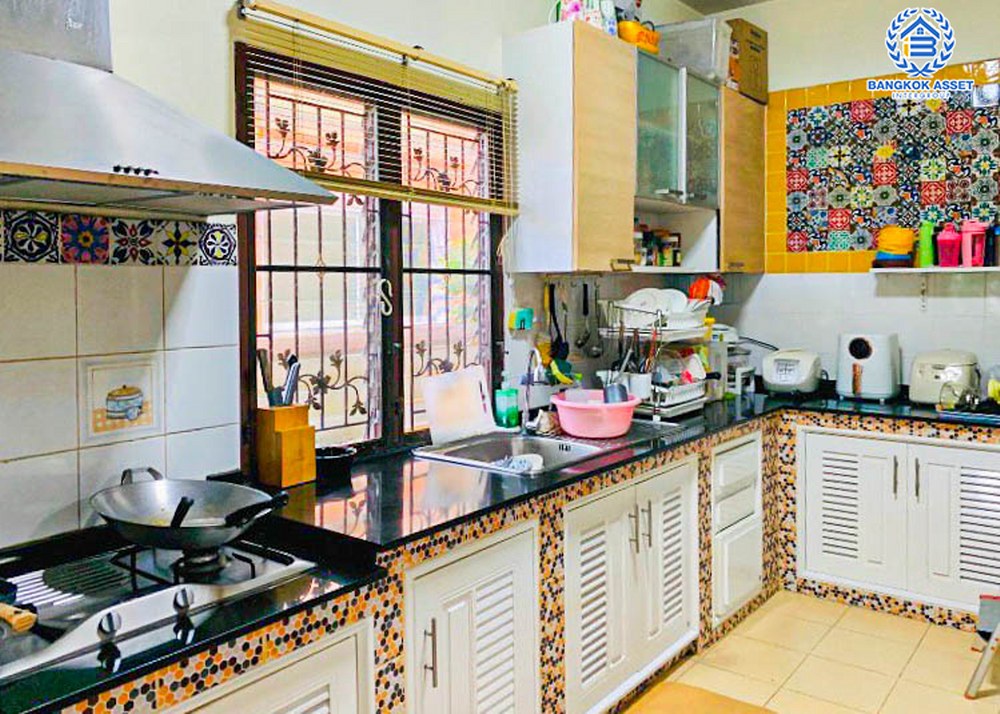 *****บ้านเดี่ยวมือสอง โครงการ นาราวดี พุทธมณฑลสาย4 หลังมุม เนื้อที่ 68.30 ตร.ว. ฟังก์ชัน 4 ห้องนอน 3 ห้องน้ำ 2 ที่จอดรถ บ้านภาพสวยเหมือนใหม่ พร้อมเข้าอยู่ บรรยากาศร่มรื่น บนทำเลเดินทางสะดวก เชื่อมต่อหลายทายเส้นทาง ทั้งถนนเพชรเกษม ถนนเศรษฐกิจ และถนนพุทธมณฑลสาย4 ใกล้เซ็นทรัล ศาลายา และมหาวิทยาลัยมหิดล