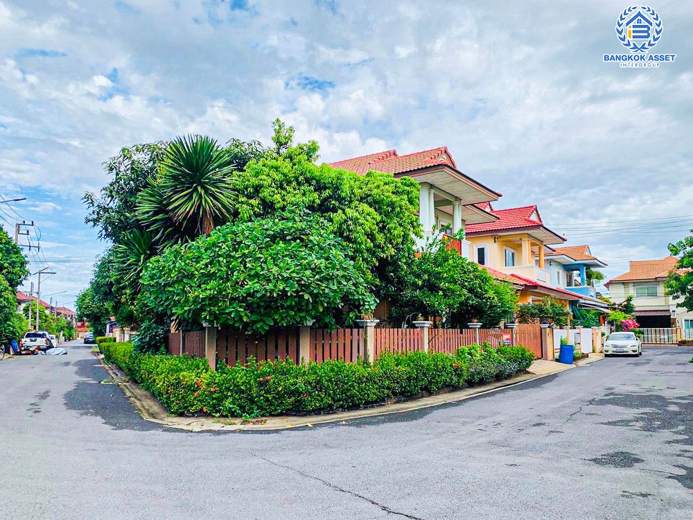 *****บ้านเดี่ยวมือสอง โครงการ นาราวดี พุทธมณฑลสาย4 หลังมุม เนื้อที่ 68.30 ตร.ว. ฟังก์ชัน 4 ห้องนอน 3 ห้องน้ำ 2 ที่จอดรถ บ้านภาพสวยเหมือนใหม่ พร้อมเข้าอยู่ บรรยากาศร่มรื่น บนทำเลเดินทางสะดวก เชื่อมต่อหลายทายเส้นทาง ทั้งถนนเพชรเกษม ถนนเศรษฐกิจ และถนนพุทธมณฑลสาย4 ใกล้เซ็นทรัล ศาลายา และมหาวิทยาลัยมหิดล