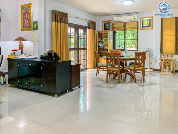 *****บ้านเดี่ยวมือสอง โครงการ นาราวดี พุทธมณฑลสาย4 หลังมุม เนื้อที่ 68.30 ตร.ว. ฟังก์ชัน 4 ห้องนอน 3 ห้องน้ำ 2 ที่จอดรถ บ้านภาพสวยเหมือนใหม่ พร้อมเข้าอยู่ บรรยากาศร่มรื่น บนทำเลเดินทางสะดวก เชื่อมต่อหลายทายเส้นทาง ทั้งถนนเพชรเกษม ถนนเศรษฐกิจ และถนนพุทธมณฑลสาย4 ใกล้เซ็นทรัล ศาลายา และมหาวิทยาลัยมหิดล