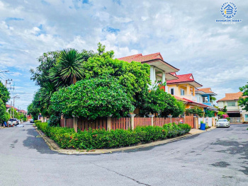 *****บ้านเดี่ยวมือสอง โครงการ นาราวดี พุทธมณฑลสาย4 หลังมุม เนื้อที่ 68.30 ตร.ว. ฟังก์ชัน 4 ห้องนอน 3 ห้องน้ำ 2 ที่จอดรถ บ้านภาพสวยเหมือนใหม่ พร้อมเข้าอยู่ บรรยากาศร่มรื่น บนทำเลเดินทางสะดวก เชื่อมต่อหลายทายเส้นทาง ทั้งถนนเพชรเกษม ถนนเศรษฐกิจ และถนนพุทธมณฑลสาย4 ใกล้เซ็นทรัล ศาลายา และมหาวิทยาลัยมหิดล