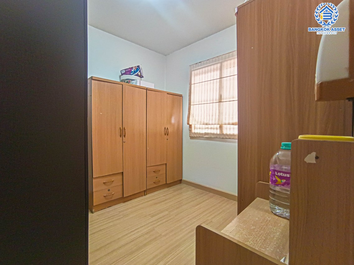 *****ทาวน์เฮ้าส์มือสองนนทบุรี โครงการ พฤกษาวิลล์22 นครอินทร์ เนื้อที่ 17.4 ตร.ว. ฟังก์ชัน 3 ห้องนอน 2 ห้องน้ำ 1 ที่จอดรถ แถมฟรี! 2 เครื่องปรับอากาศ 1 เครื่องทำน้ำอุ่น บนทำเลเดินทางสะดวก เชื่อมต่อ ถนนนครอินทร์, ถนนพิบูลสงคราม ใกล้สะพานพระราม 5 และรถไฟฟ้าสายสีม่วง "สถานีแยกติวานนท์"