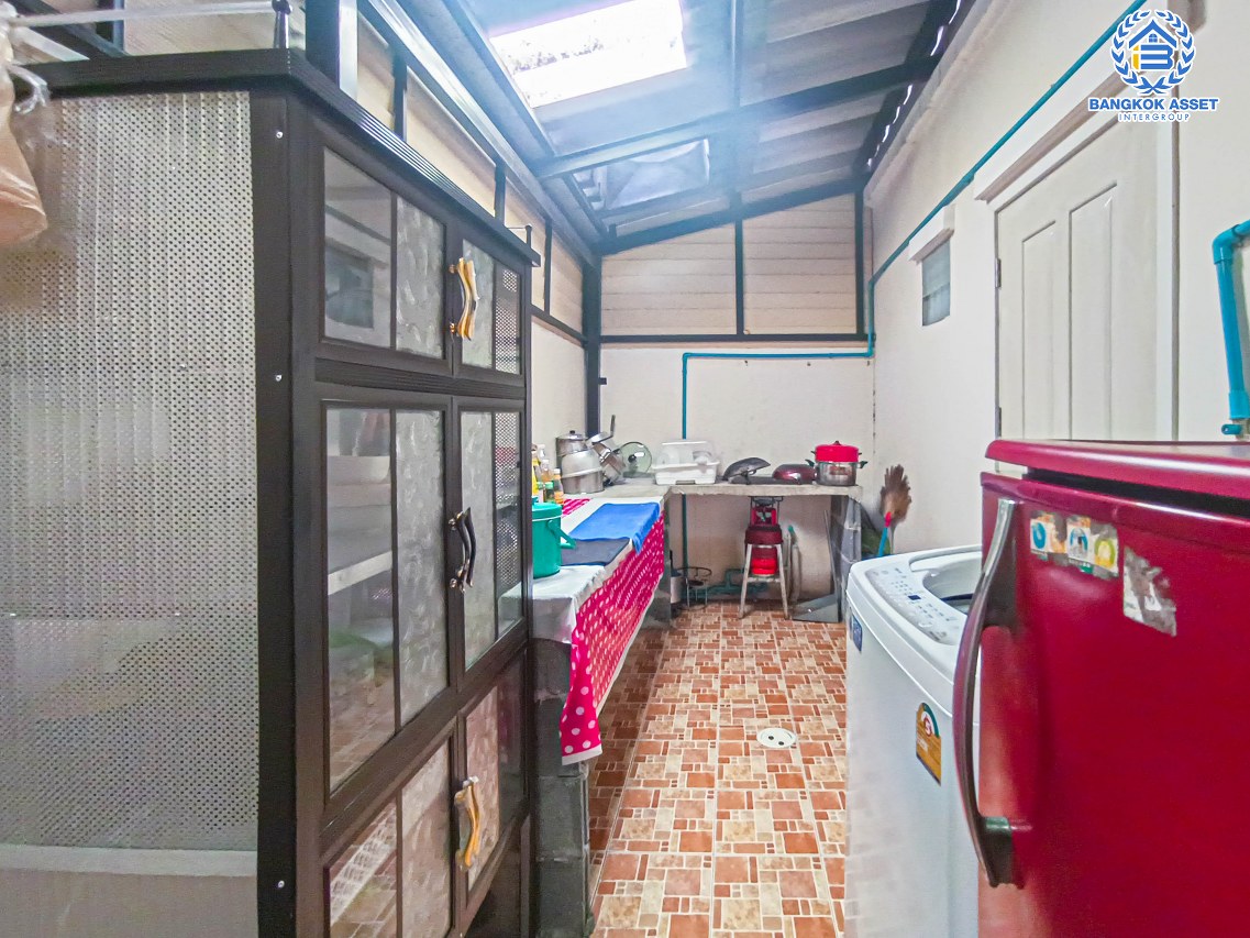 *****ทาวน์เฮ้าส์มือสองนนทบุรี โครงการ พฤกษาวิลล์22 นครอินทร์ เนื้อที่ 17.4 ตร.ว. ฟังก์ชัน 3 ห้องนอน 2 ห้องน้ำ 1 ที่จอดรถ แถมฟรี! 2 เครื่องปรับอากาศ 1 เครื่องทำน้ำอุ่น บนทำเลเดินทางสะดวก เชื่อมต่อ ถนนนครอินทร์, ถนนพิบูลสงคราม ใกล้สะพานพระราม 5 และรถไฟฟ้าสายสีม่วง "สถานีแยกติวานนท์"