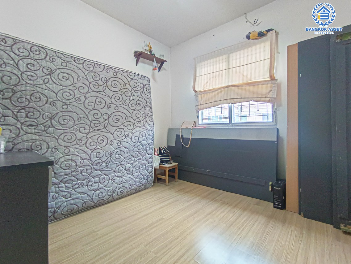 *****ทาวน์เฮ้าส์มือสองนนทบุรี โครงการ พฤกษาวิลล์22 นครอินทร์ เนื้อที่ 17.4 ตร.ว. ฟังก์ชัน 3 ห้องนอน 2 ห้องน้ำ 1 ที่จอดรถ แถมฟรี! 2 เครื่องปรับอากาศ 1 เครื่องทำน้ำอุ่น บนทำเลเดินทางสะดวก เชื่อมต่อ ถนนนครอินทร์, ถนนพิบูลสงคราม ใกล้สะพานพระราม 5 และรถไฟฟ้าสายสีม่วง "สถานีแยกติวานนท์"