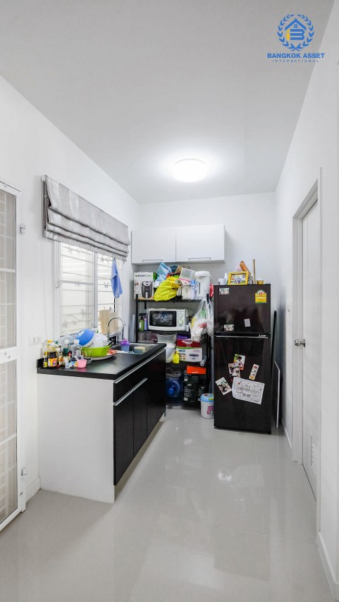 *****ทาวน์เฮ้าส์มือสองนนทบุรี โครงการ พฤกษา95/2 วงแหวน-กาญจนาภิเษก เนื้อที่ 17.4 ตร.ว. ฟังก์ชัน 3 ห้องนอน 2 ห้องน้ำ 1 ที่จอดรถ ต่อเติมโรงรถพร้อมอยู่ บนทำเลแห่งการเดินทาง เชื่อมต่อถนนกาญจนาภิเษก ใกล้รถไฟฟ้าสายสีม่วง "สถานีตลาบางใหญ่" และจุดขึ้นทางด่วน "ศรีรัช"