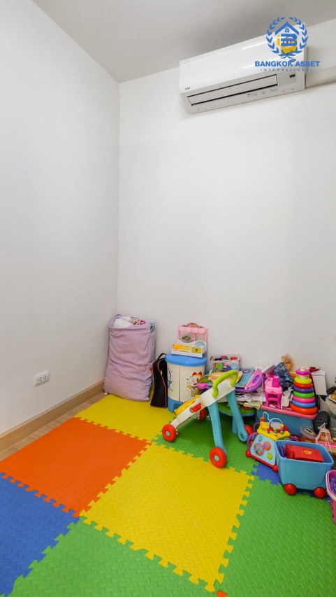 *****ทาวน์เฮ้าส์มือสองนนทบุรี โครงการ พฤกษา95/2 วงแหวน-กาญจนาภิเษก เนื้อที่ 17.4 ตร.ว. ฟังก์ชัน 3 ห้องนอน 2 ห้องน้ำ 1 ที่จอดรถ ต่อเติมโรงรถพร้อมอยู่ บนทำเลแห่งการเดินทาง เชื่อมต่อถนนกาญจนาภิเษก ใกล้รถไฟฟ้าสายสีม่วง "สถานีตลาบางใหญ่" และจุดขึ้นทางด่วน "ศรีรัช"