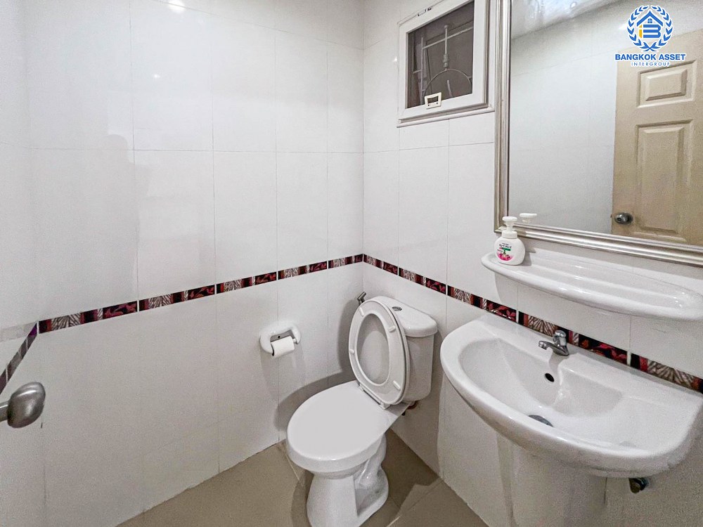 *****ทาวน์โฮมมือสอง โครงการ ศุภาลัย พาร์ควิลล์ รามอินทรา เนื้อที่ 22.90 ตร.ว. ฟังก์ชัน 3 ห้องนอน 3 ห้องน้ำ 2 ที่จอดรถ สภาพดีเยี่ยม พร้อมอยู่ แถมฟรี! เครื่องปรับอากาศ เครื่องทำน้ำอุ่น บนทำเลเดินทางสะดวก เชื่อมต่อถนนรามอินทรา ถนนพหลโยธิน รถไฟฟ้าสายสีเขียว "สถานีสะพานใหม่" และทางด่วน "ฉลองรัช"