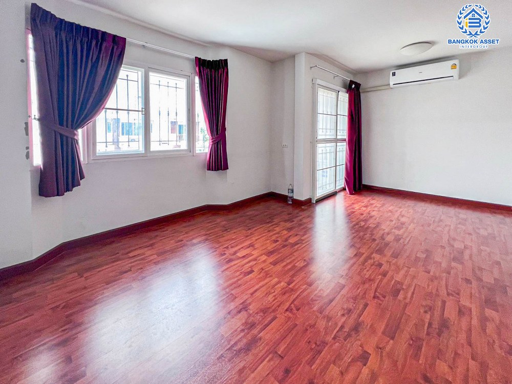 *****ทาวน์โฮมมือสอง โครงการ ศุภาลัย พาร์ควิลล์ รามอินทรา เนื้อที่ 22.90 ตร.ว. ฟังก์ชัน 3 ห้องนอน 3 ห้องน้ำ 2 ที่จอดรถ สภาพดีเยี่ยม พร้อมอยู่ แถมฟรี! เครื่องปรับอากาศ เครื่องทำน้ำอุ่น บนทำเลเดินทางสะดวก เชื่อมต่อถนนรามอินทรา ถนนพหลโยธิน รถไฟฟ้าสายสีเขียว "สถานีสะพานใหม่" และทางด่วน "ฉลองรัช"