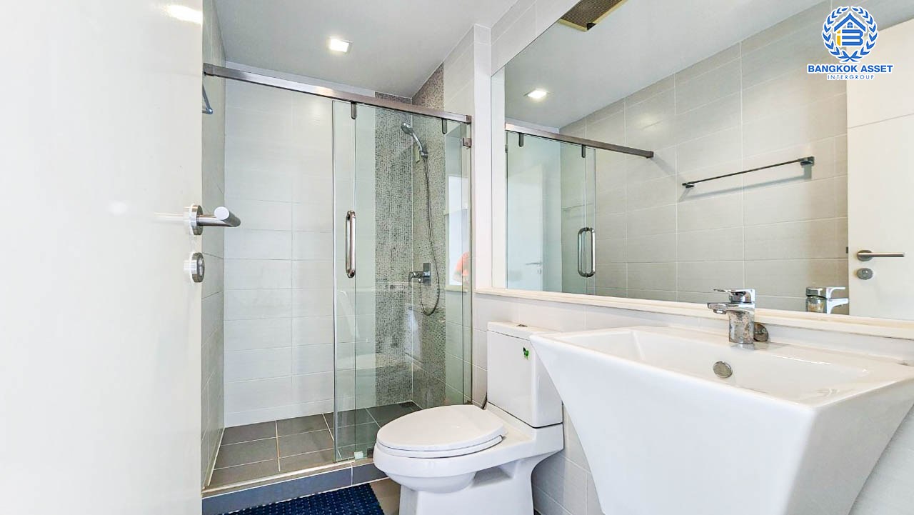 *****ทาวน์โฮมมือสองกรุงเทพมหานคร โครงการ บ้านกลางเมือง รัชโยธิน เนื้อที่กว้างเกือบ 22 ตร.ว. ฟังก์ชัน 3 ห้องนอน 4 ห้องน้ำ 2 ที่จอดรถ บ้านสไตล์โมเดิร์นทรอปิคอล พื้นที่ใช้สอยกว้างขวาง บนทำเลดี เชื่อมต่อถนนเสนานิคม 1, ถนนพหลโยธิน ใกล้รถไฟฟ้าสายสีเขียว "สถานีเสนานิคม" เพียง 5 นาทีเท่านั้น!