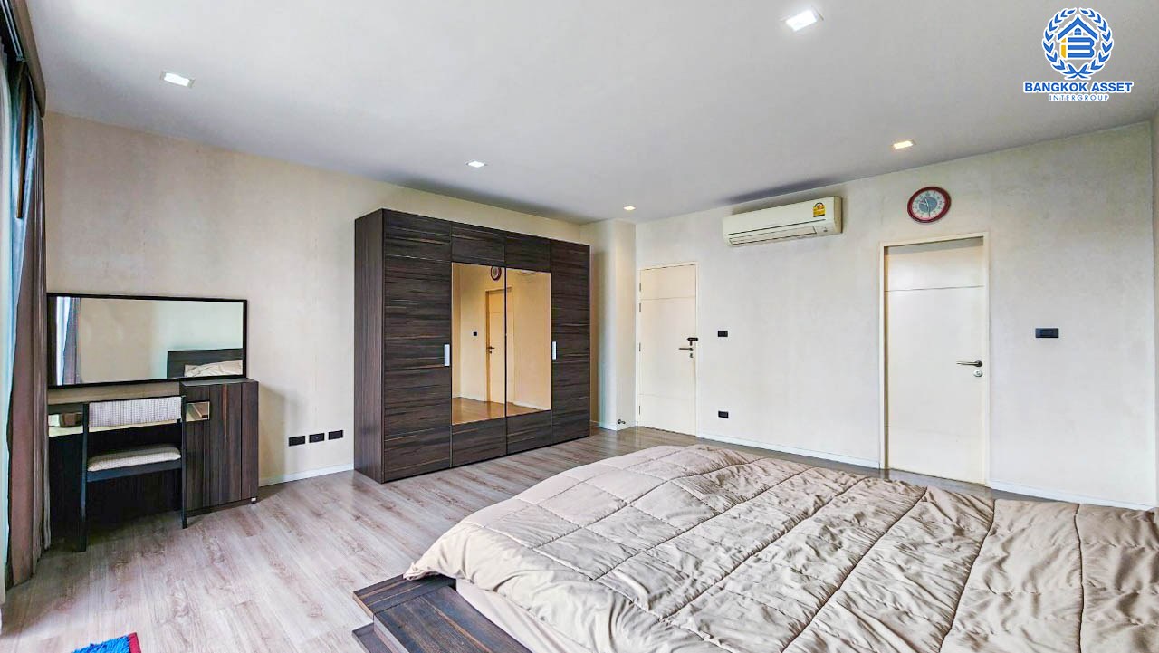 *****ทาวน์โฮมมือสองกรุงเทพมหานคร โครงการ บ้านกลางเมือง รัชโยธิน เนื้อที่กว้างเกือบ 22 ตร.ว. ฟังก์ชัน 3 ห้องนอน 4 ห้องน้ำ 2 ที่จอดรถ บ้านสไตล์โมเดิร์นทรอปิคอล พื้นที่ใช้สอยกว้างขวาง บนทำเลดี เชื่อมต่อถนนเสนานิคม 1, ถนนพหลโยธิน ใกล้รถไฟฟ้าสายสีเขียว "สถานีเสนานิคม" เพียง 5 นาทีเท่านั้น!