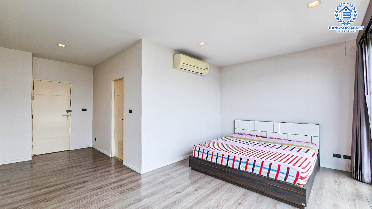 *****ทาวน์โฮมมือสองกรุงเทพมหานคร โครงการ บ้านกลางเมือง รัชโยธิน เนื้อที่กว้างเกือบ 22 ตร.ว. ฟังก์ชัน 3 ห้องนอน 4 ห้องน้ำ 2 ที่จอดรถ บ้านสไตล์โมเดิร์นทรอปิคอล พื้นที่ใช้สอยกว้างขวาง บนทำเลดี เชื่อมต่อถนนเสนานิคม 1, ถนนพหลโยธิน ใกล้รถไฟฟ้าสายสีเขียว "สถานีเสนานิคม" เพียง 5 นาทีเท่านั้น!