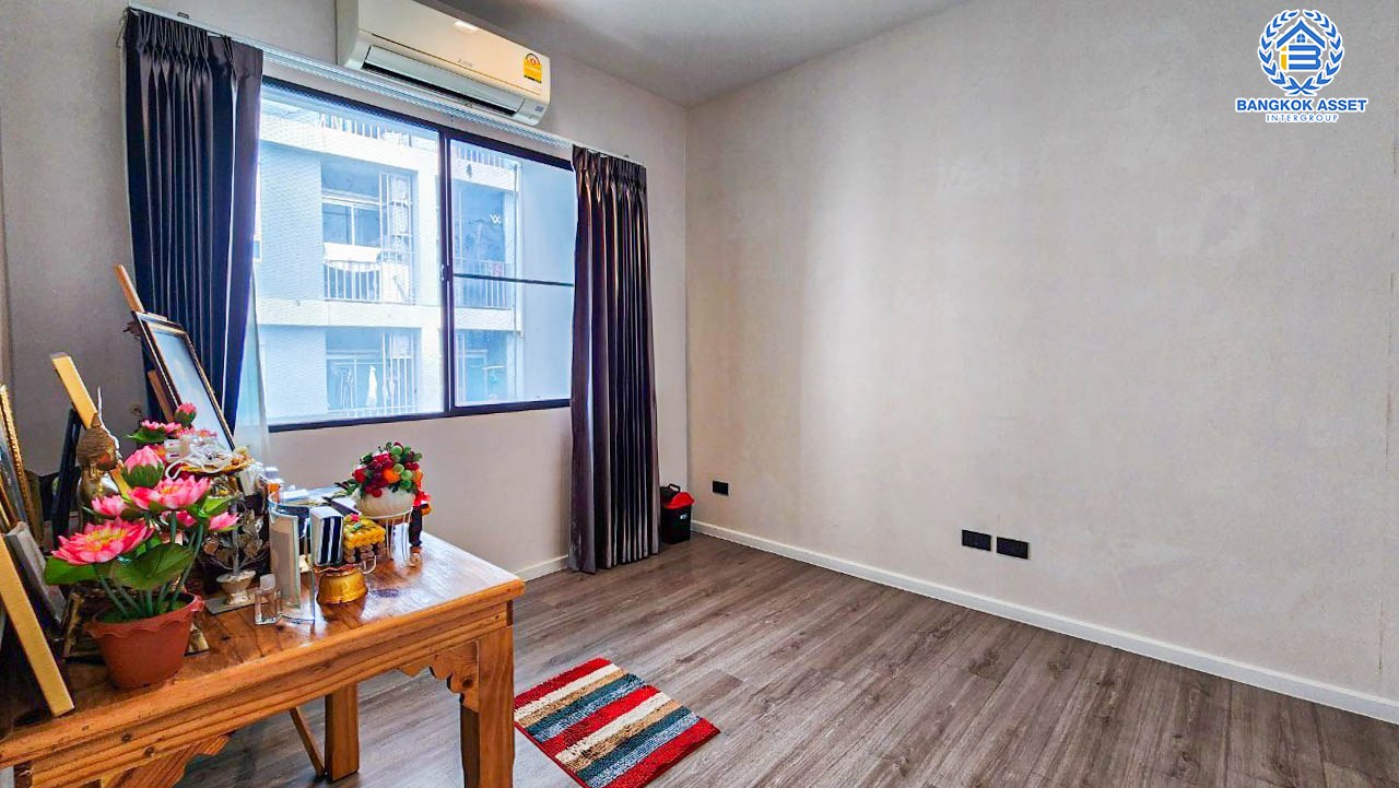 *****ทาวน์โฮมมือสองกรุงเทพมหานคร โครงการ บ้านกลางเมือง รัชโยธิน เนื้อที่กว้างเกือบ 22 ตร.ว. ฟังก์ชัน 3 ห้องนอน 4 ห้องน้ำ 2 ที่จอดรถ บ้านสไตล์โมเดิร์นทรอปิคอล พื้นที่ใช้สอยกว้างขวาง บนทำเลดี เชื่อมต่อถนนเสนานิคม 1, ถนนพหลโยธิน ใกล้รถไฟฟ้าสายสีเขียว "สถานีเสนานิคม" เพียง 5 นาทีเท่านั้น!