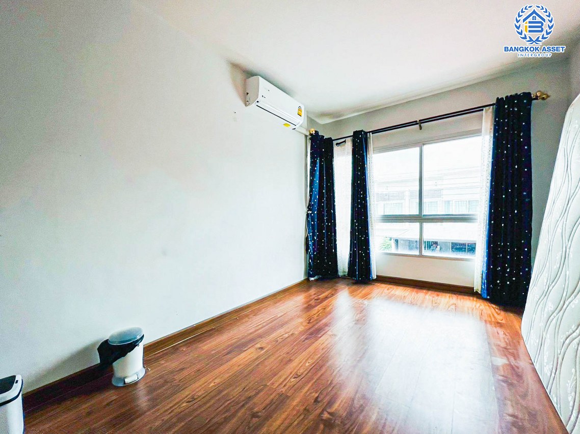 *****ทาวน์เฮ้าส์มือสองนนทบุรี โครงการ ศุภาลัย โนโววิลล์ วงแหวน-บางใหญ่ เนื้อที่กว้าง 20.7 ตร.ว. ฟังก์ชัน 3 ห้องนอน 2 ห้องน้ำ 2 ที่จอดรถ โครงการใหม่ สภาพบ้านดี บนทำเลดี เชื่อมต่อถนนกาญจนาภิเษก, ถนนสะพานนนทบุรี-บางบัวทอง ใกล้รถไฟฟ้าสายสีม่วง "สถานีคลองบางไผ่" ในราคาไม่เเพง!