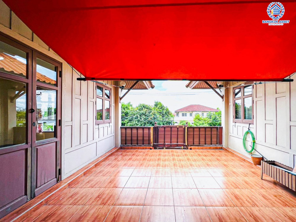 *****บ้านเดี่ยวมือสอง โครงการ ชวนชื่นการ์เด้นวิลล์ กรุงเทพ-ปทุมธานี เนื้อที่ 141.60 ตร.ว มีฟังก์ชัน 4 ห้องนอน 5 ห้องน้ำ 3 ที่จอดรถ บ้านสภาพดีมาก พร้อมเข้าอยู่ บนทำเลที่เชื่อมต่อหลายหลายเส้นทาง อาทิ ถนนสะพานนนทบุรี-บางบัวทอง ถนนกรุงเทพ-ปทุมธานี ใกล้จุดขึ้นทางด่วน "ศรีสมาน"