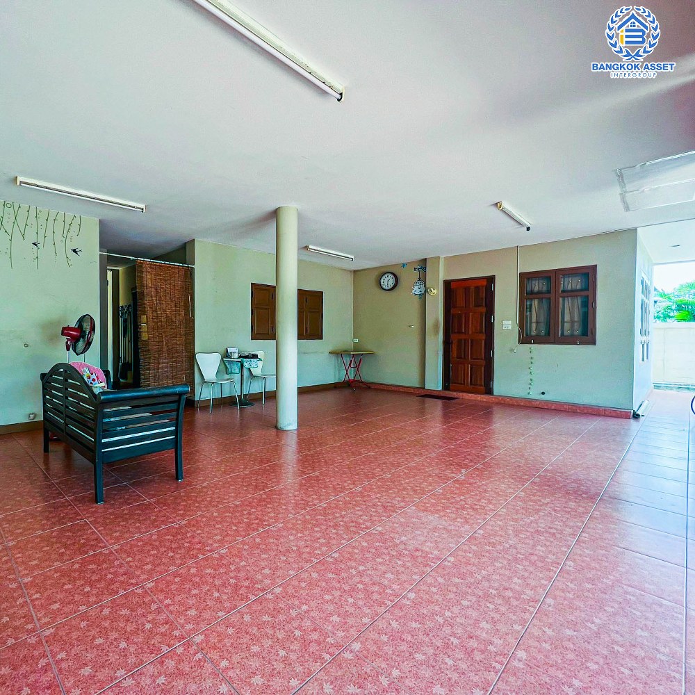 *****บ้านเดี่ยวมือสอง โครงการ ชวนชื่นการ์เด้นวิลล์ กรุงเทพ-ปทุมธานี เนื้อที่ 141.60 ตร.ว มีฟังก์ชัน 4 ห้องนอน 5 ห้องน้ำ 3 ที่จอดรถ บ้านสภาพดีมาก พร้อมเข้าอยู่ บนทำเลที่เชื่อมต่อหลายหลายเส้นทาง อาทิ ถนนสะพานนนทบุรี-บางบัวทอง ถนนกรุงเทพ-ปทุมธานี ใกล้จุดขึ้นทางด่วน "ศรีสมาน"