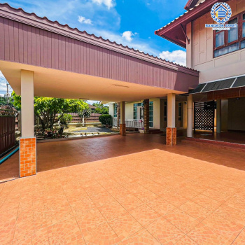 *****บ้านเดี่ยวมือสอง โครงการ ชวนชื่นการ์เด้นวิลล์ กรุงเทพ-ปทุมธานี เนื้อที่ 141.60 ตร.ว มีฟังก์ชัน 4 ห้องนอน 5 ห้องน้ำ 3 ที่จอดรถ บ้านสภาพดีมาก พร้อมเข้าอยู่ บนทำเลที่เชื่อมต่อหลายหลายเส้นทาง อาทิ ถนนสะพานนนทบุรี-บางบัวทอง ถนนกรุงเทพ-ปทุมธานี ใกล้จุดขึ้นทางด่วน "ศรีสมาน"