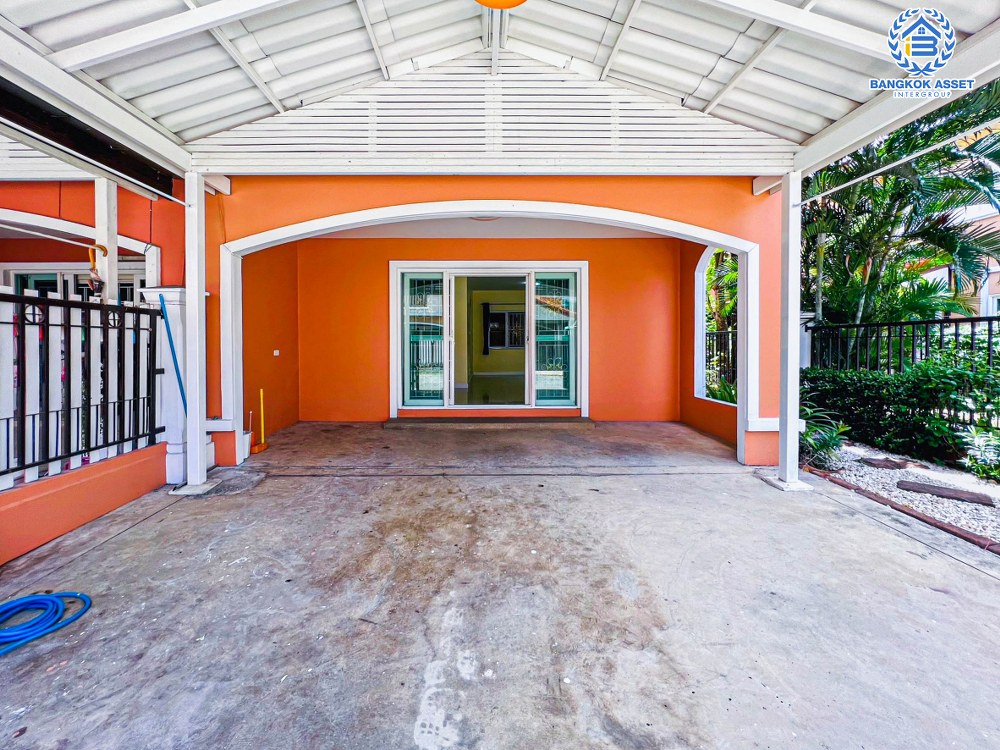 *****ทาวน์เฮ้าส์มือสอง โครงการ เดอะคอนเนค7/1 ดอนเมือง-วิภาวดี เนื้อที่กว้าง 28.90 ตร.ว. ฟังก์ชัน 3 ห้องนอน 2 ห้องน้ำ 2 ที่จอดรถ ภายในบ้านดูเหมือนใหม่ พร้อมเข้าอยู่ บรรยากาศโครงการดี เป็นส่วนตัว บนทำเลเดินทางสะดวก ใกล้รถไฟฟ้าสายสีแดง "สถานีดอนเมือง" และจุดขึ้นทางด่วน "ศรีสมาน"