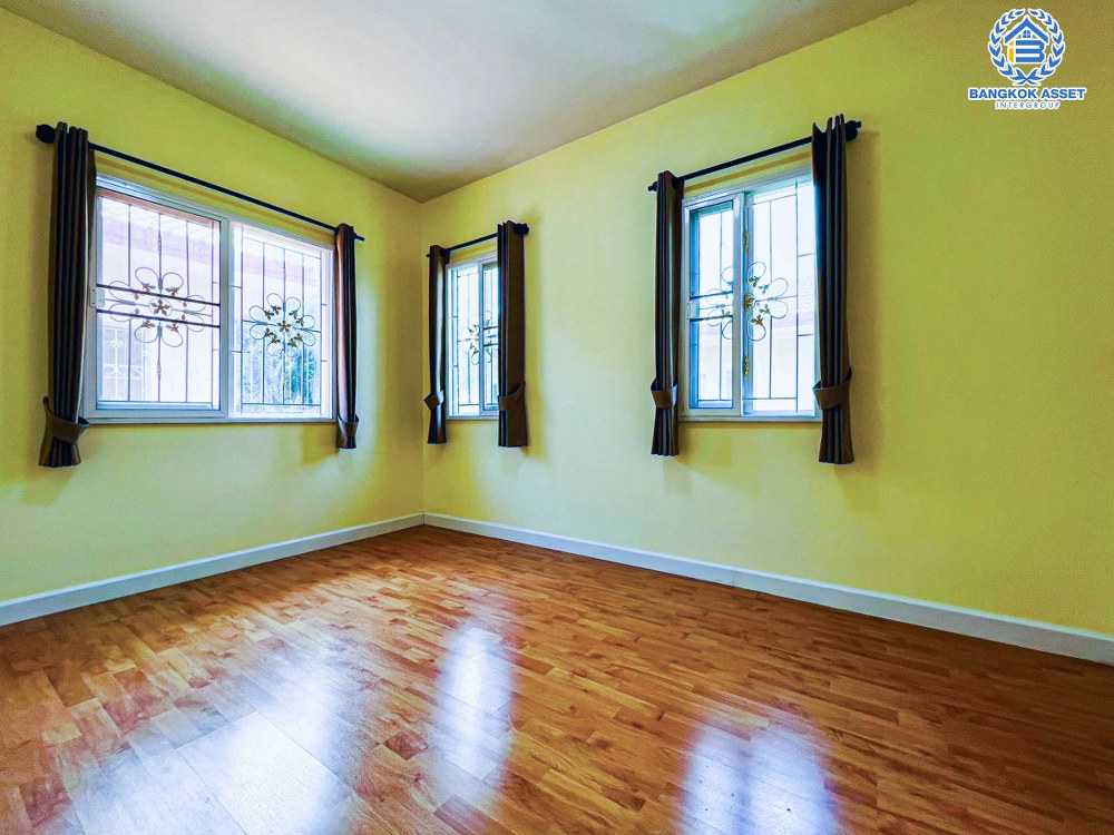 *****ทาวน์เฮ้าส์มือสอง โครงการ เดอะคอนเนค7/1 ดอนเมือง-วิภาวดี เนื้อที่กว้าง 28.90 ตร.ว. ฟังก์ชัน 3 ห้องนอน 2 ห้องน้ำ 2 ที่จอดรถ ภายในบ้านดูเหมือนใหม่ พร้อมเข้าอยู่ บรรยากาศโครงการดี เป็นส่วนตัว บนทำเลเดินทางสะดวก ใกล้รถไฟฟ้าสายสีแดง "สถานีดอนเมือง" และจุดขึ้นทางด่วน "ศรีสมาน"