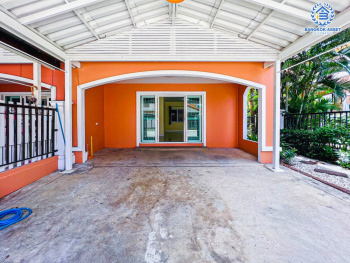 *****ทาวน์เฮ้าส์มือสอง โครงการ เดอะคอนเนค7/1 ดอนเมือง-วิภาวดี เนื้อที่กว้าง 28.90 ตร.ว. ฟังก์ชัน 3 ห้องนอน 2 ห้องน้ำ 2 ที่จอดรถ ภายในบ้านดูเหมือนใหม่ พร้อมเข้าอยู่ บรรยากาศโครงการดี เป็นส่วนตัว บนทำเลเดินทางสะดวก ใกล้รถไฟฟ้าสายสีแดง "สถานีดอนเมือง" และจุดขึ้นทางด่วน "ศรีสมาน"