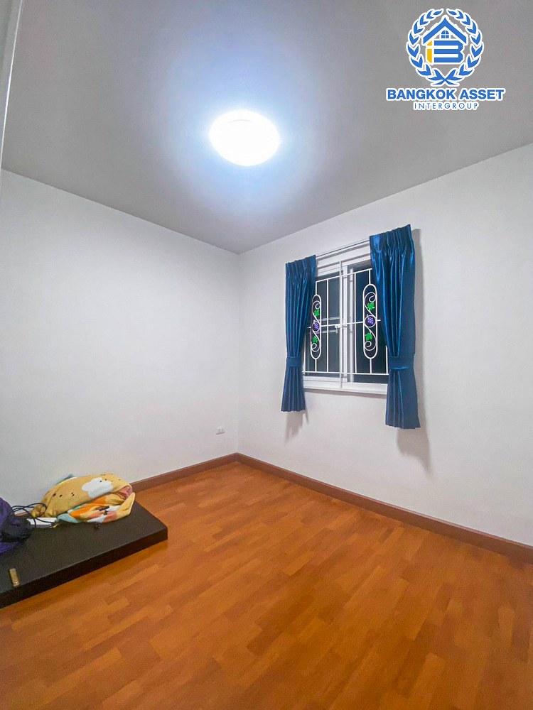 *****ทาวน์เฮาส์มือสอง โครงการ ไลโอ อีลิท กาญจนาภิเษก-เวสต์เกต หลังมุม เนื้อที่กว้าง 29 ตร.ว. ฟังก์ชัน 3 ห้องนอน 2 ห้องน้ำ 1 ที่จอดรถ พร้อมเข้าอยู่ ภายในเหมือนใหม่ ฟรี! เครื่องปรับอากาศ บนทำเลเดินทางสะดวก เชื่อมต่อถนนกาญจนาภิเษก ใกล้รถไฟฟ้าสายสีม่วง "สถานีคลองบางไผ่" และจุดขึ้นทางด่วน "กาญจนาภิเษก"