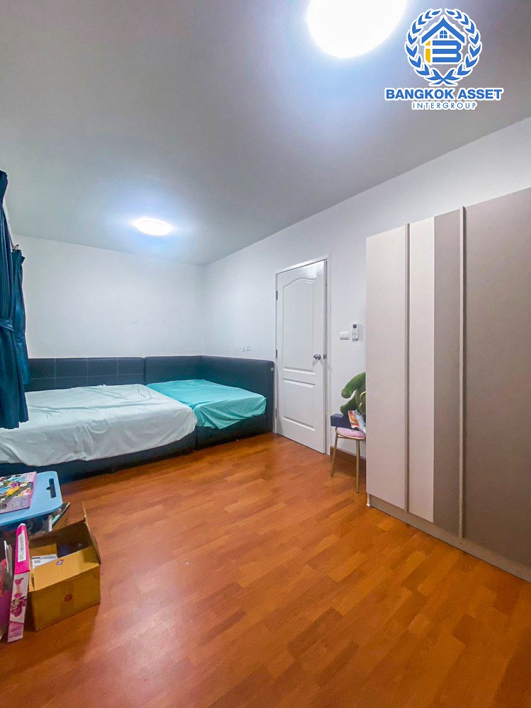 *****ทาวน์เฮาส์มือสอง โครงการ ไลโอ อีลิท กาญจนาภิเษก-เวสต์เกต หลังมุม เนื้อที่กว้าง 29 ตร.ว. ฟังก์ชัน 3 ห้องนอน 2 ห้องน้ำ 1 ที่จอดรถ พร้อมเข้าอยู่ ภายในเหมือนใหม่ ฟรี! เครื่องปรับอากาศ บนทำเลเดินทางสะดวก เชื่อมต่อถนนกาญจนาภิเษก ใกล้รถไฟฟ้าสายสีม่วง "สถานีคลองบางไผ่" และจุดขึ้นทางด่วน "กาญจนาภิเษก"