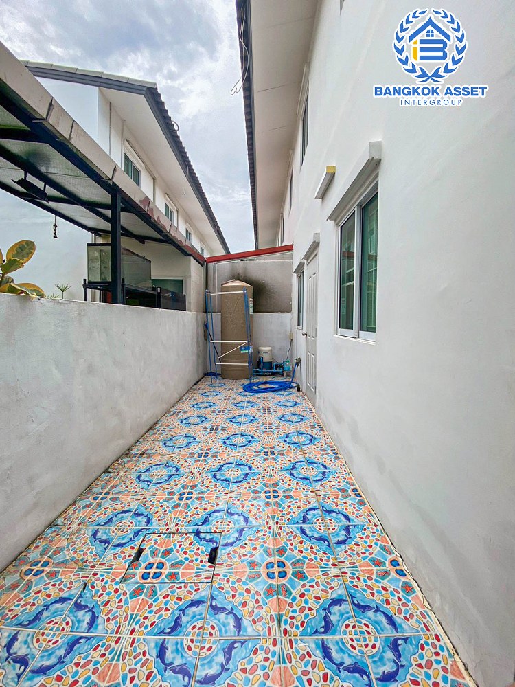 *****ทาวน์เฮาส์มือสอง โครงการ ไลโอ อีลิท กาญจนาภิเษก-เวสต์เกต หลังมุม เนื้อที่กว้าง 29 ตร.ว. ฟังก์ชัน 3 ห้องนอน 2 ห้องน้ำ 1 ที่จอดรถ พร้อมเข้าอยู่ ภายในเหมือนใหม่ ฟรี! เครื่องปรับอากาศ บนทำเลเดินทางสะดวก เชื่อมต่อถนนกาญจนาภิเษก ใกล้รถไฟฟ้าสายสีม่วง "สถานีคลองบางไผ่" และจุดขึ้นทางด่วน "กาญจนาภิเษก"