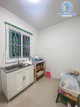 *****ทาวน์เฮาส์มือสอง โครงการ ไลโอ อีลิท กาญจนาภิเษก-เวสต์เกต หลังมุม เนื้อที่กว้าง 29 ตร.ว. ฟังก์ชัน 3 ห้องนอน 2 ห้องน้ำ 1 ที่จอดรถ พร้อมเข้าอยู่ ภายในเหมือนใหม่ ฟรี! เครื่องปรับอากาศ บนทำเลเดินทางสะดวก เชื่อมต่อถนนกาญจนาภิเษก ใกล้รถไฟฟ้าสายสีม่วง "สถานีคลองบางไผ่" และจุดขึ้นทางด่วน "กาญจนาภิเษก"