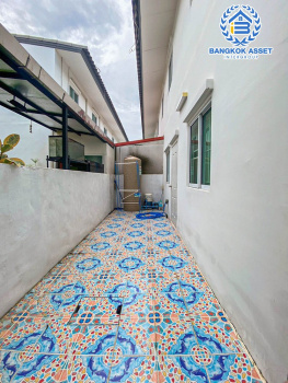 *****ทาวน์เฮาส์มือสอง โครงการ ไลโอ อีลิท กาญจนาภิเษก-เวสต์เกต หลังมุม เนื้อที่กว้าง 29 ตร.ว. ฟังก์ชัน 3 ห้องนอน 2 ห้องน้ำ 1 ที่จอดรถ พร้อมเข้าอยู่ ภายในเหมือนใหม่ ฟรี! เครื่องปรับอากาศ บนทำเลเดินทางสะดวก เชื่อมต่อถนนกาญจนาภิเษก ใกล้รถไฟฟ้าสายสีม่วง "สถานีคลองบางไผ่" และจุดขึ้นทางด่วน "กาญจนาภิเษก"