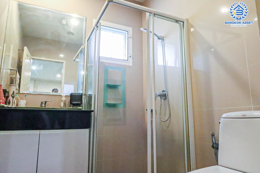 *****บ้านเดี่ยวมือสอง โครงการ แกรนด์คาแนล ดอนเมือง หลังมุม เนื้อที่กว้าง 100.30 ตร.ว. ฟังก์ชัน 4 ห้องนอน 4 ห้องน้ำ 2 ที่จอดรถ หลังใหญ่ตกแต่งเรียบหรู บนทำเลแห่งการเดินทาง เชื่อมต่อถนนวิภาวดี-รังสิต ถนนเชิดวุฒากาศ ใกล้รถไฟฟ้าสายสีแดง "สถานีดอนเมือง" และจุดขึ้นทางด่วนดอนเมืองโทลเวย์