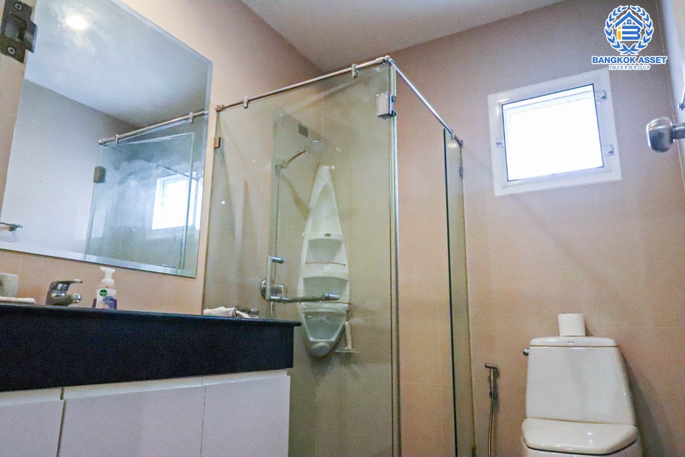 *****บ้านเดี่ยวมือสอง โครงการ แกรนด์คาแนล ดอนเมือง หลังมุม เนื้อที่กว้าง 100.30 ตร.ว. ฟังก์ชัน 4 ห้องนอน 4 ห้องน้ำ 2 ที่จอดรถ หลังใหญ่ตกแต่งเรียบหรู บนทำเลแห่งการเดินทาง เชื่อมต่อถนนวิภาวดี-รังสิต ถนนเชิดวุฒากาศ ใกล้รถไฟฟ้าสายสีแดง "สถานีดอนเมือง" และจุดขึ้นทางด่วนดอนเมืองโทลเวย์