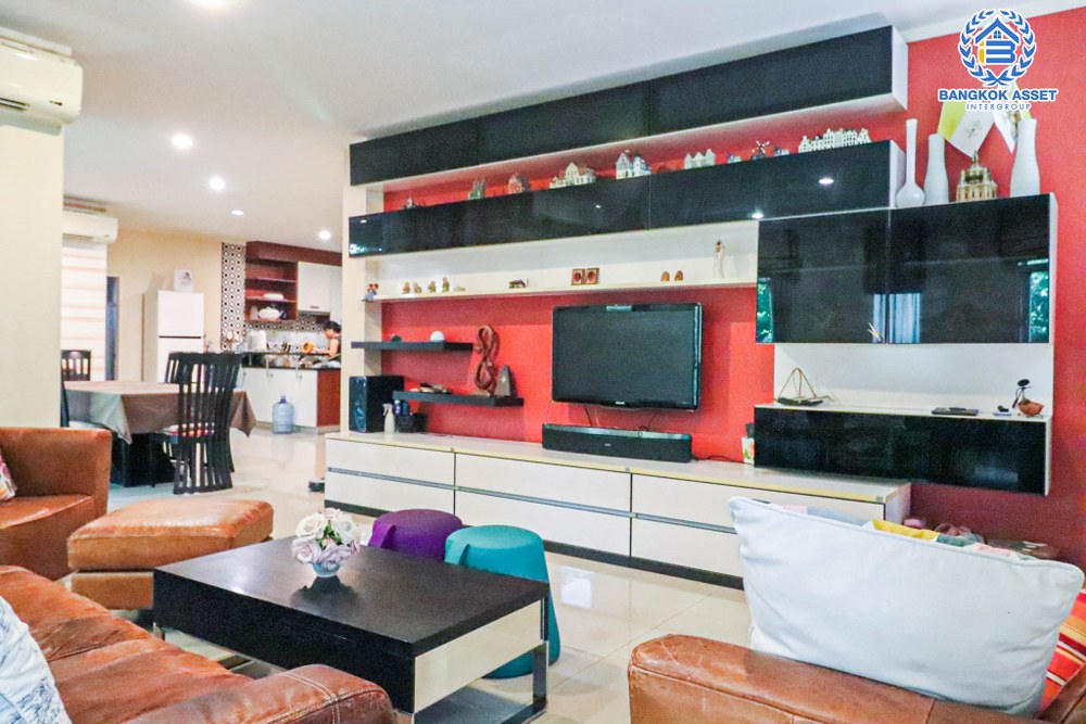 *****บ้านเดี่ยวมือสอง โครงการ แกรนด์คาแนล ดอนเมือง หลังมุม เนื้อที่กว้าง 100.30 ตร.ว. ฟังก์ชัน 4 ห้องนอน 4 ห้องน้ำ 2 ที่จอดรถ หลังใหญ่ตกแต่งเรียบหรู บนทำเลแห่งการเดินทาง เชื่อมต่อถนนวิภาวดี-รังสิต ถนนเชิดวุฒากาศ ใกล้รถไฟฟ้าสายสีแดง "สถานีดอนเมือง" และจุดขึ้นทางด่วนดอนเมืองโทลเวย์