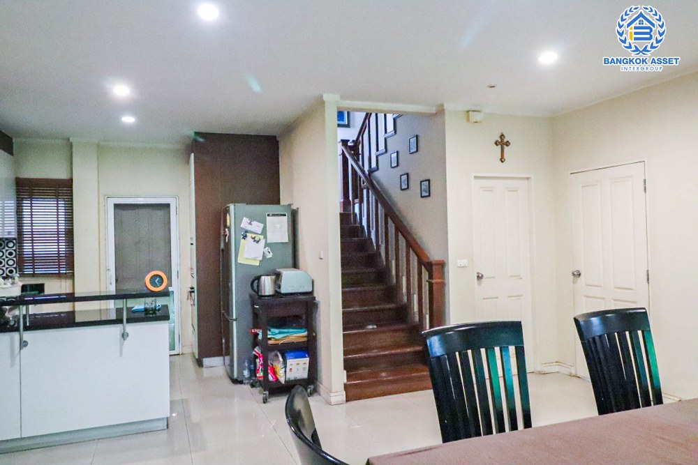 *****บ้านเดี่ยวมือสอง โครงการ แกรนด์คาแนล ดอนเมือง หลังมุม เนื้อที่กว้าง 100.30 ตร.ว. ฟังก์ชัน 4 ห้องนอน 4 ห้องน้ำ 2 ที่จอดรถ หลังใหญ่ตกแต่งเรียบหรู บนทำเลแห่งการเดินทาง เชื่อมต่อถนนวิภาวดี-รังสิต ถนนเชิดวุฒากาศ ใกล้รถไฟฟ้าสายสีแดง "สถานีดอนเมือง" และจุดขึ้นทางด่วนดอนเมืองโทลเวย์