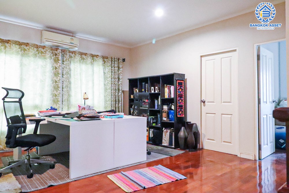 *****บ้านเดี่ยวมือสอง โครงการ แกรนด์คาแนล ดอนเมือง หลังมุม เนื้อที่กว้าง 100.30 ตร.ว. ฟังก์ชัน 4 ห้องนอน 4 ห้องน้ำ 2 ที่จอดรถ หลังใหญ่ตกแต่งเรียบหรู บนทำเลแห่งการเดินทาง เชื่อมต่อถนนวิภาวดี-รังสิต ถนนเชิดวุฒากาศ ใกล้รถไฟฟ้าสายสีแดง "สถานีดอนเมือง" และจุดขึ้นทางด่วนดอนเมืองโทลเวย์