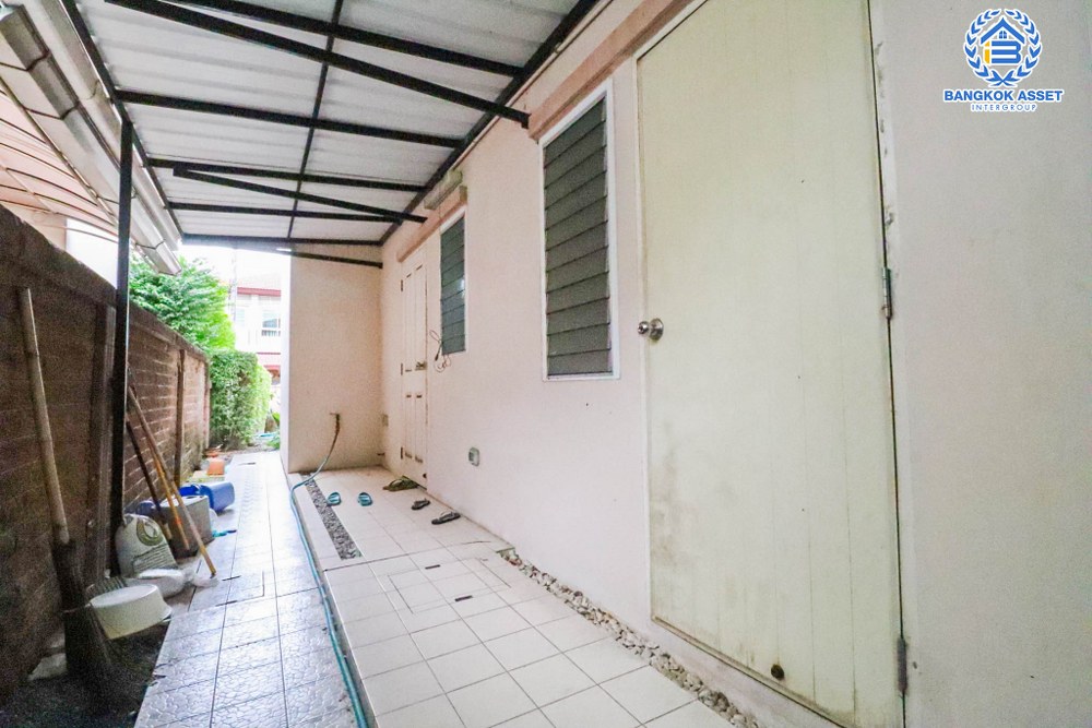 *****บ้านเดี่ยวมือสอง โครงการ แกรนด์คาแนล ดอนเมือง หลังมุม เนื้อที่กว้าง 100.30 ตร.ว. ฟังก์ชัน 4 ห้องนอน 4 ห้องน้ำ 2 ที่จอดรถ หลังใหญ่ตกแต่งเรียบหรู บนทำเลแห่งการเดินทาง เชื่อมต่อถนนวิภาวดี-รังสิต ถนนเชิดวุฒากาศ ใกล้รถไฟฟ้าสายสีแดง "สถานีดอนเมือง" และจุดขึ้นทางด่วนดอนเมืองโทลเวย์