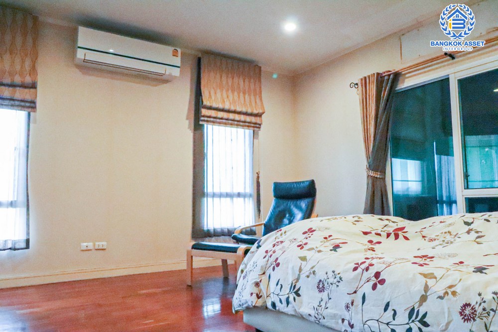 *****บ้านเดี่ยวมือสอง โครงการ แกรนด์คาแนล ดอนเมือง หลังมุม เนื้อที่กว้าง 100.30 ตร.ว. ฟังก์ชัน 4 ห้องนอน 4 ห้องน้ำ 2 ที่จอดรถ หลังใหญ่ตกแต่งเรียบหรู บนทำเลแห่งการเดินทาง เชื่อมต่อถนนวิภาวดี-รังสิต ถนนเชิดวุฒากาศ ใกล้รถไฟฟ้าสายสีแดง "สถานีดอนเมือง" และจุดขึ้นทางด่วนดอนเมืองโทลเวย์