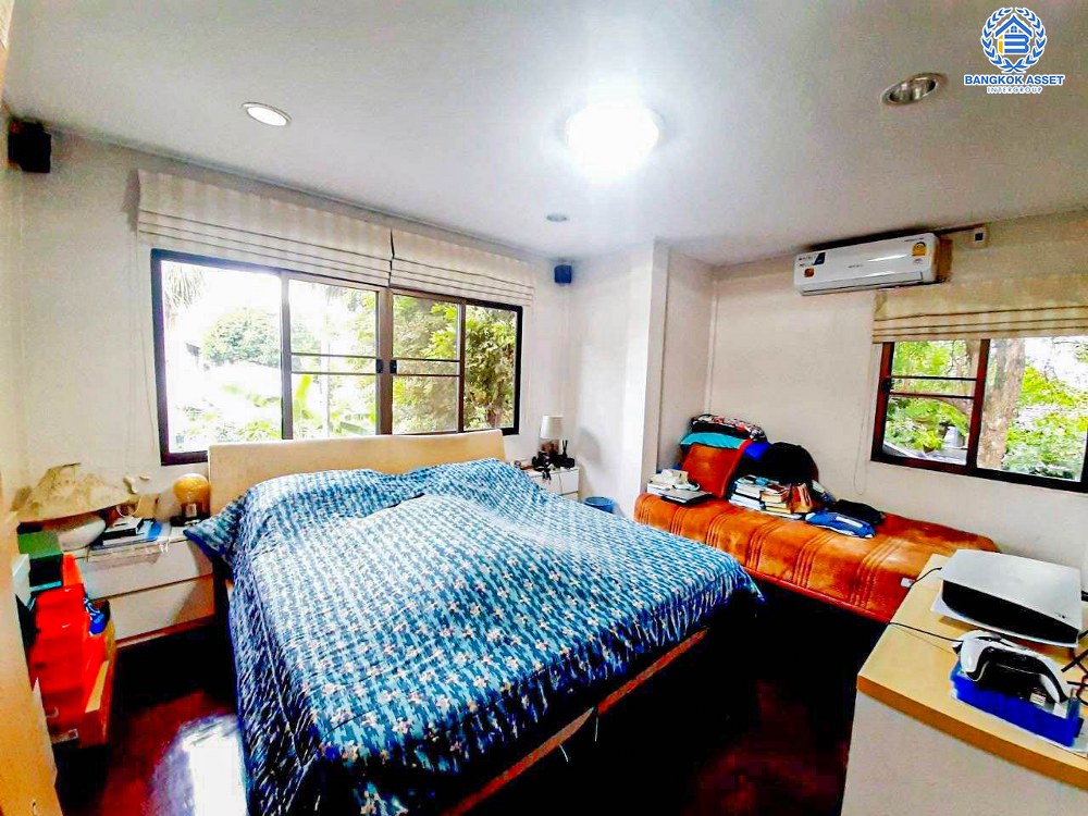 *****บ้านเดี่ยวมือสอง งามวงศ์วาน19 พร้อมบ้านเดี่ยว 2 หลัง เนื้อที่ 227 ตร.ว. ฟังก์ชัน 4 ห้องนอน 6 ห้องน้ำ 4 ที่จอดรถ บ้านหลังใหญ่บนทำเลงามมวงศ์วาน รอบบ้านกว้าง ภายในสภาพดี บนทำเลเดินทางสะดวก เชื่อมต่อถนนติวานนท์ ถนนงามวงศ์วาน ใกล้เดอะมอลล์งามวงศ์วาน และจุดขึ้นทางด่วน "งามวงศ์วาน"