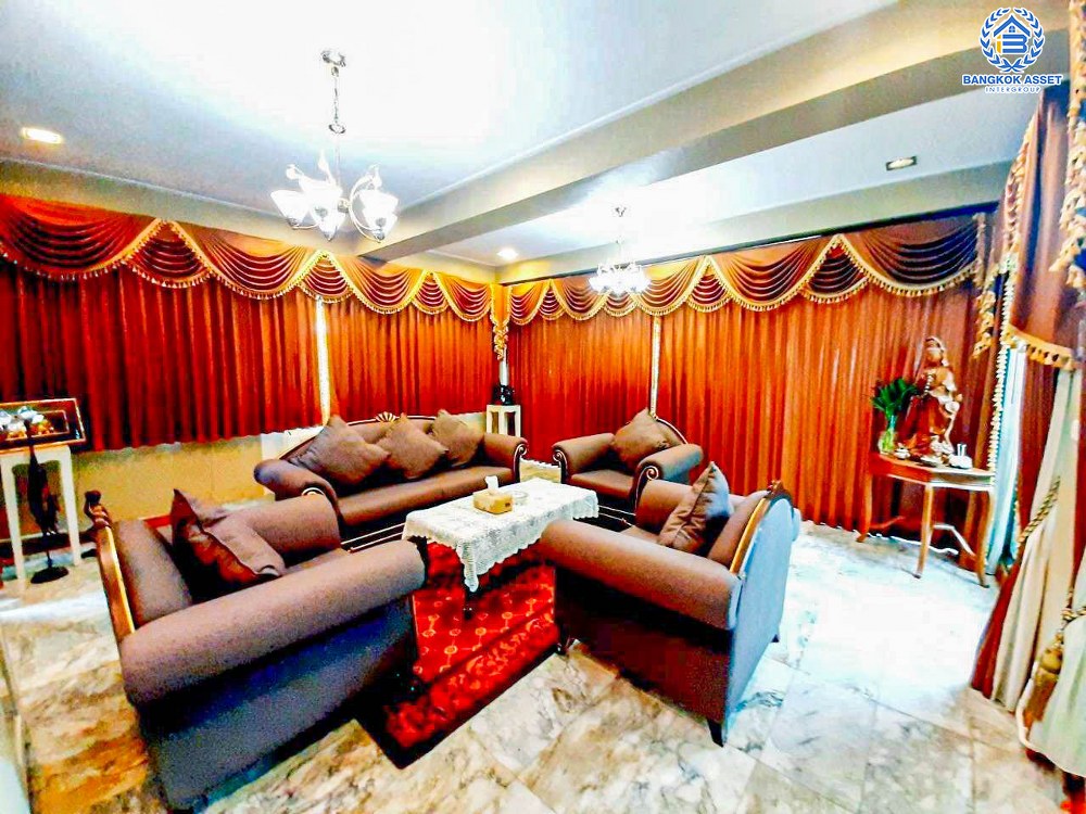 *****บ้านเดี่ยวมือสอง งามวงศ์วาน19 พร้อมบ้านเดี่ยว 2 หลัง เนื้อที่ 227 ตร.ว. ฟังก์ชัน 4 ห้องนอน 6 ห้องน้ำ 4 ที่จอดรถ บ้านหลังใหญ่บนทำเลงามมวงศ์วาน รอบบ้านกว้าง ภายในสภาพดี บนทำเลเดินทางสะดวก เชื่อมต่อถนนติวานนท์ ถนนงามวงศ์วาน ใกล้เดอะมอลล์งามวงศ์วาน และจุดขึ้นทางด่วน "งามวงศ์วาน"