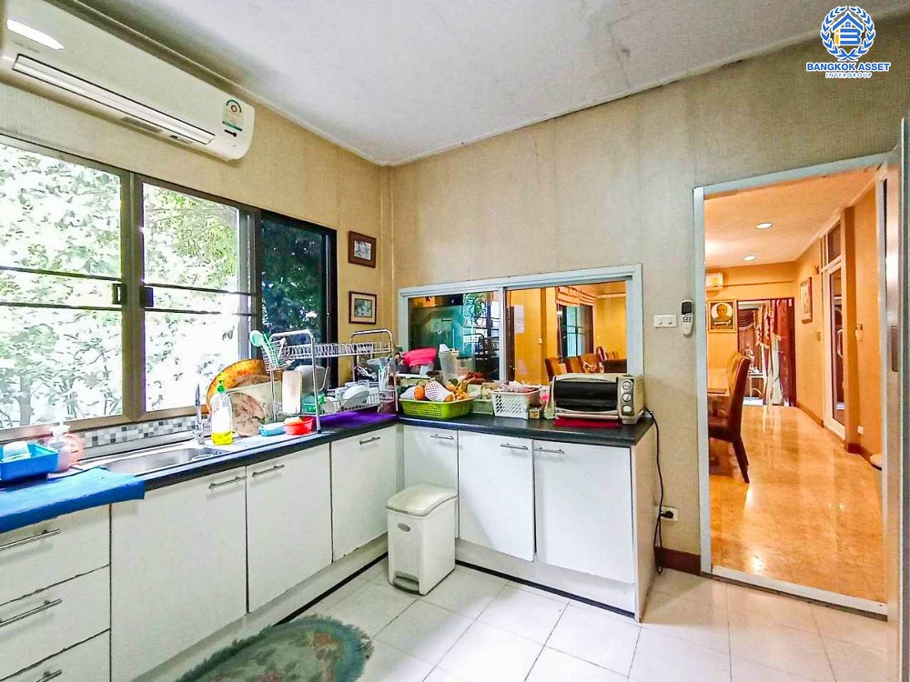 *****บ้านเดี่ยวมือสอง งามวงศ์วาน19 พร้อมบ้านเดี่ยว 2 หลัง เนื้อที่ 227 ตร.ว. ฟังก์ชัน 4 ห้องนอน 6 ห้องน้ำ 4 ที่จอดรถ บ้านหลังใหญ่บนทำเลงามมวงศ์วาน รอบบ้านกว้าง ภายในสภาพดี บนทำเลเดินทางสะดวก เชื่อมต่อถนนติวานนท์ ถนนงามวงศ์วาน ใกล้เดอะมอลล์งามวงศ์วาน และจุดขึ้นทางด่วน "งามวงศ์วาน"