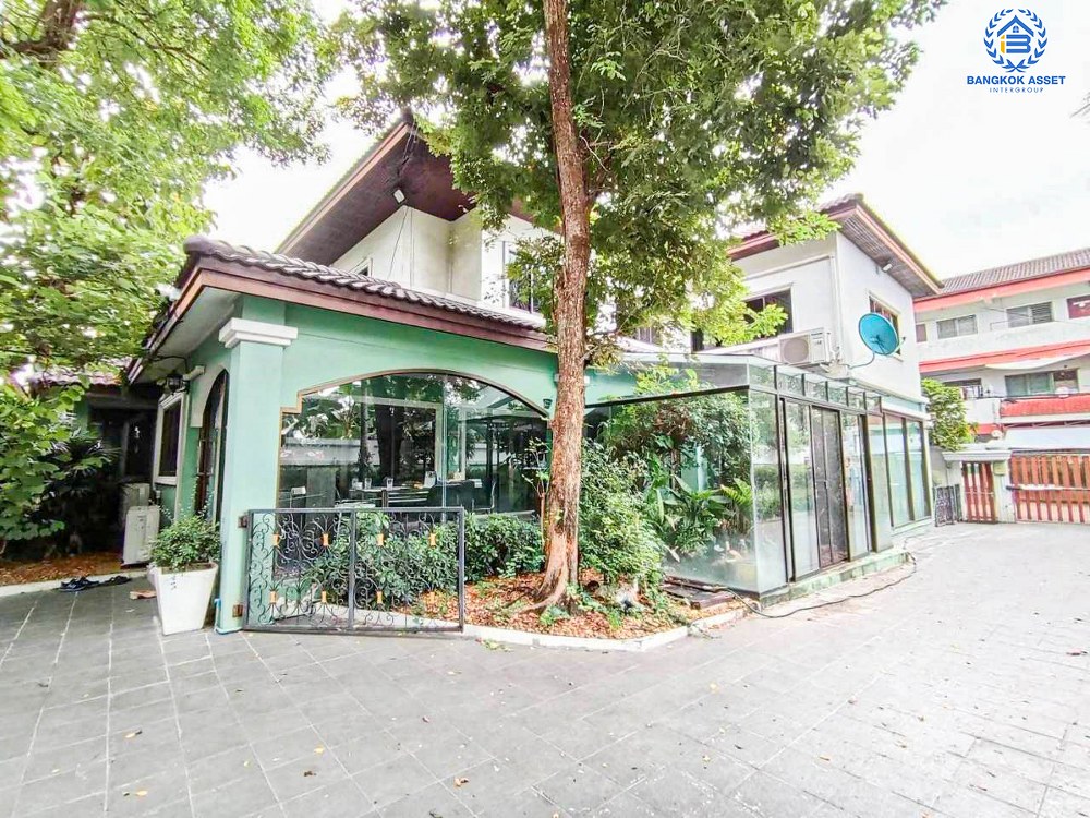 *****บ้านเดี่ยวมือสอง งามวงศ์วาน19 พร้อมบ้านเดี่ยว 2 หลัง เนื้อที่ 227 ตร.ว. ฟังก์ชัน 4 ห้องนอน 6 ห้องน้ำ 4 ที่จอดรถ บ้านหลังใหญ่บนทำเลงามมวงศ์วาน รอบบ้านกว้าง ภายในสภาพดี บนทำเลเดินทางสะดวก เชื่อมต่อถนนติวานนท์ ถนนงามวงศ์วาน ใกล้เดอะมอลล์งามวงศ์วาน และจุดขึ้นทางด่วน "งามวงศ์วาน"