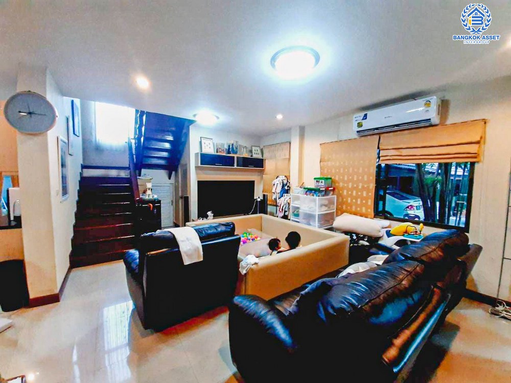 *****บ้านเดี่ยวมือสอง งามวงศ์วาน19 พร้อมบ้านเดี่ยว 2 หลัง เนื้อที่ 227 ตร.ว. ฟังก์ชัน 4 ห้องนอน 6 ห้องน้ำ 4 ที่จอดรถ บ้านหลังใหญ่บนทำเลงามมวงศ์วาน รอบบ้านกว้าง ภายในสภาพดี บนทำเลเดินทางสะดวก เชื่อมต่อถนนติวานนท์ ถนนงามวงศ์วาน ใกล้เดอะมอลล์งามวงศ์วาน และจุดขึ้นทางด่วน "งามวงศ์วาน"