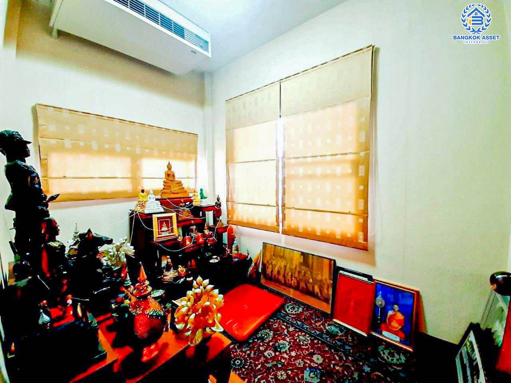 *****บ้านเดี่ยวมือสอง งามวงศ์วาน19 พร้อมบ้านเดี่ยว 2 หลัง เนื้อที่ 227 ตร.ว. ฟังก์ชัน 4 ห้องนอน 6 ห้องน้ำ 4 ที่จอดรถ บ้านหลังใหญ่บนทำเลงามมวงศ์วาน รอบบ้านกว้าง ภายในสภาพดี บนทำเลเดินทางสะดวก เชื่อมต่อถนนติวานนท์ ถนนงามวงศ์วาน ใกล้เดอะมอลล์งามวงศ์วาน และจุดขึ้นทางด่วน "งามวงศ์วาน"